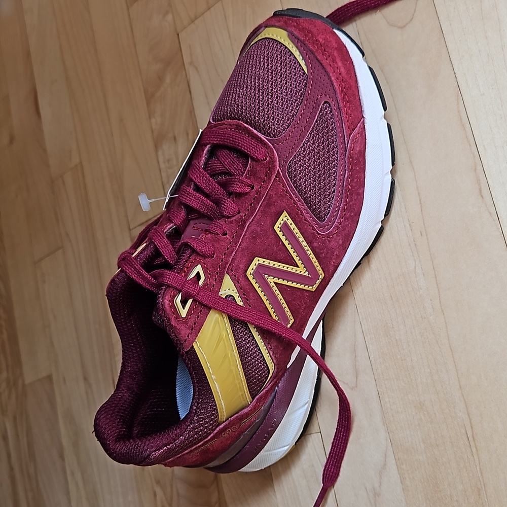Brand new with tags 990 v5